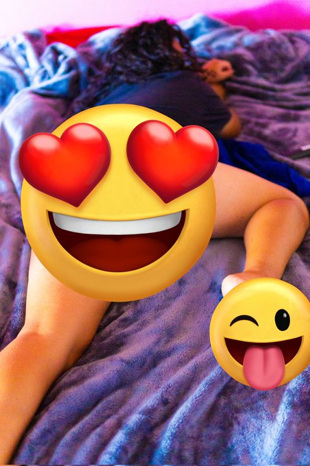 Go check out my OnlyFans (LINK IN BIO!) for my first ever exclusive, nothing fancy but these few pics<a href="/tag/nsfw"class="tags"><span>#nsfw</span></a><a href="/tag/femboy"class="tags"><span>#femboy</span></a>