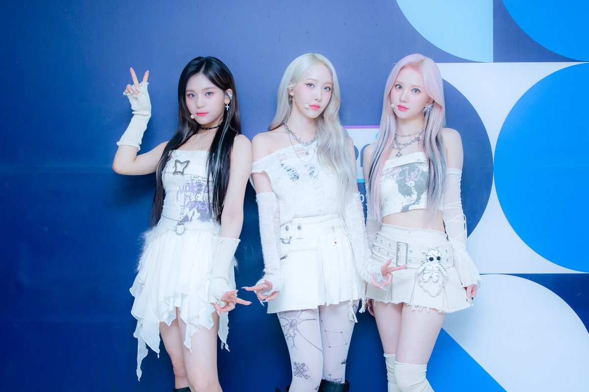 [👔] 231105 #착장인가 

잠시 후 오후 3시 20분! 
#인기가요 에서 만나요❤

#인기가요 #비비지 #MANIAC <a href="/VIVIZ_official/">VIVIZ</a>