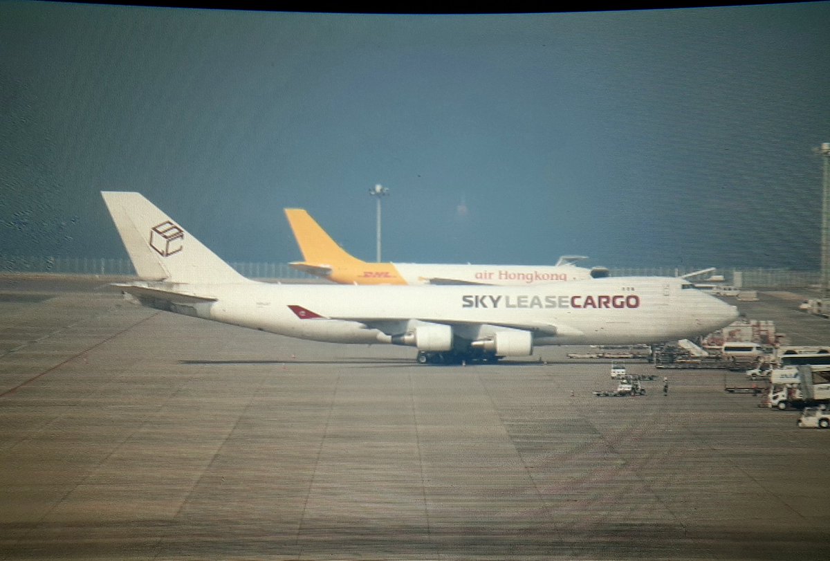 clovet5767's tweet photo. こんなカーゴ初めて見るよ！#セントレア #cargo #初めて見るよ #給油 #skylease #スカイデッキ https://t.co/AgQgKM4OwY