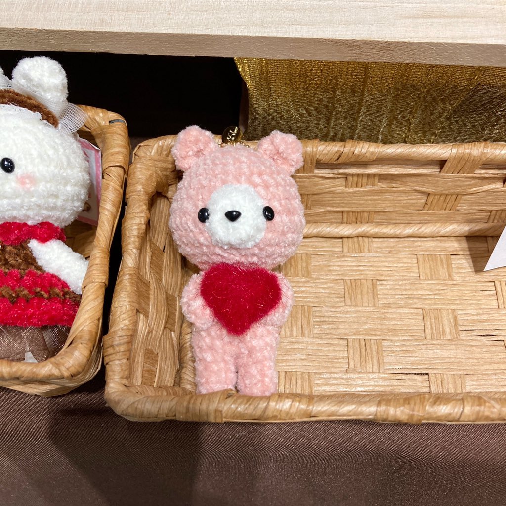 今編んだ出来たてほやほやっこ🧸
値札つけたら並べますね✨

G-16 イチゴチョコ

#ヨコハマハンドメイドマルシェ