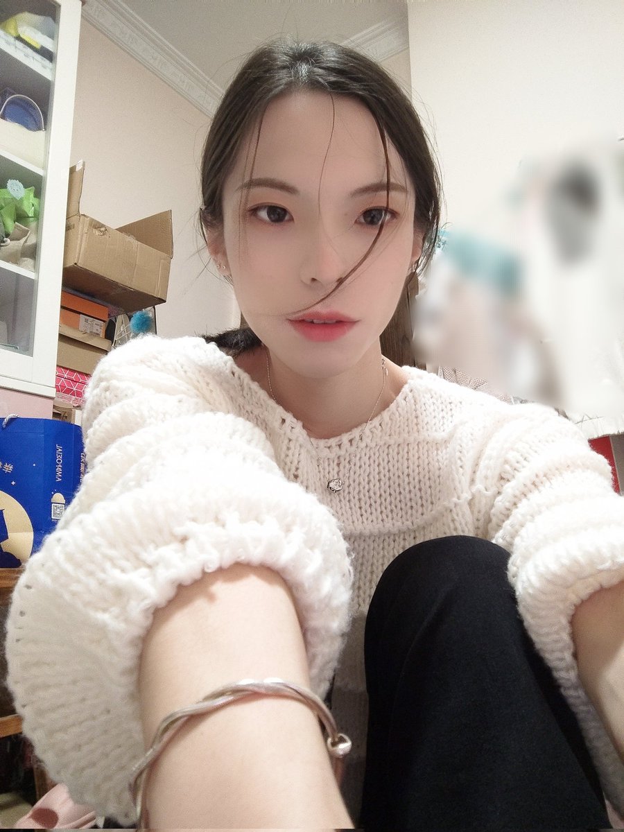 说实话，，想有个男朋友，乖乖的做他那不能生育的小娇妻