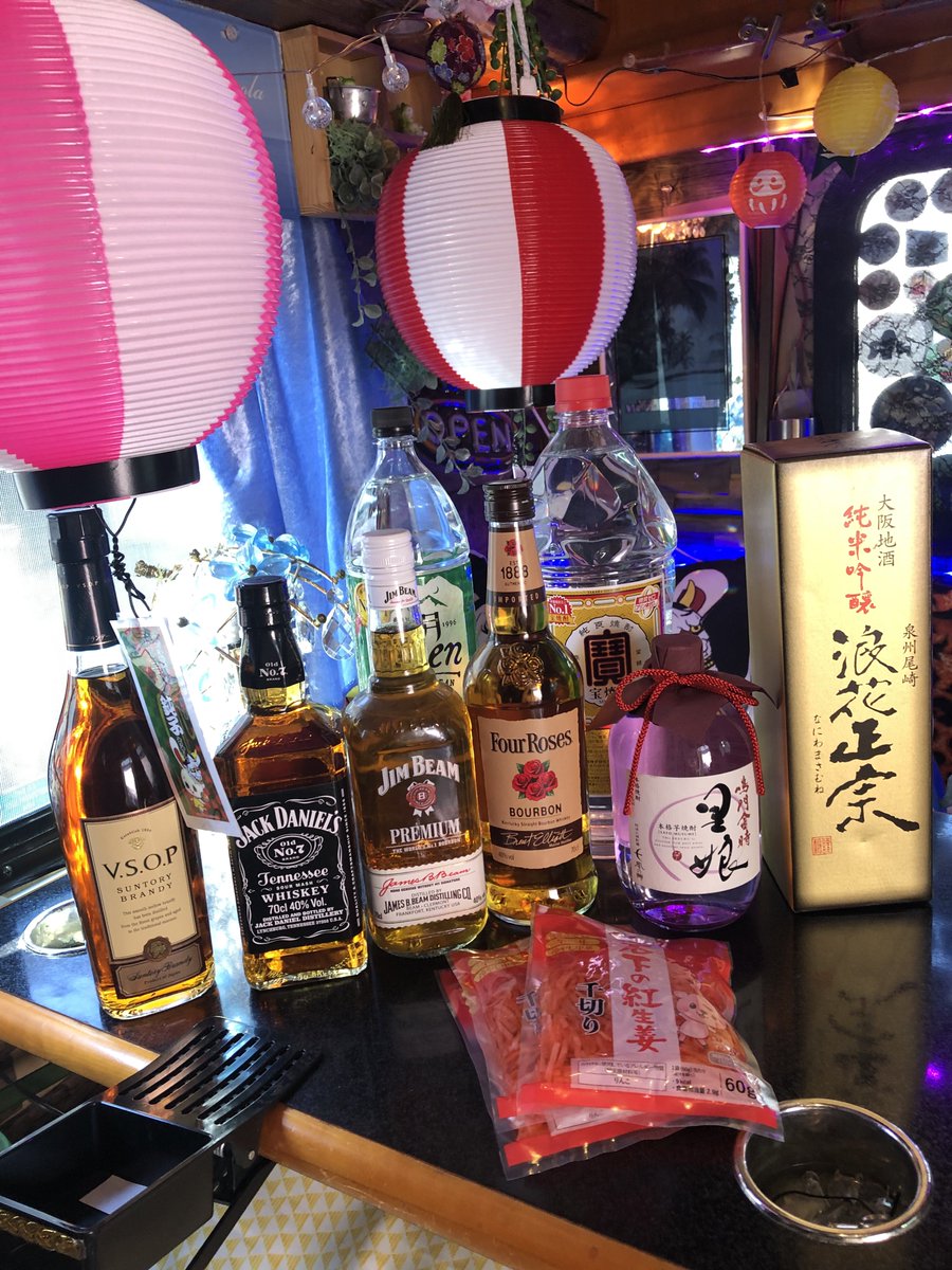 Donkomaru_no1's tweet image. #jakdaniels #jimbeamプレミアム　#FourRoses  #ＶＳＯＰ　#里娘
#大阪地酒浪花正宗
こんだけありゃあどんな酒豪酒乱が来てもヘベレケにしてあげれるな
全て未開封で僕のブースで祝い酒する準備万端です👍炭酸水だけでクーラーボックス特大のが2つ満パンになってる
#キャンピングカーファンフェス5周年