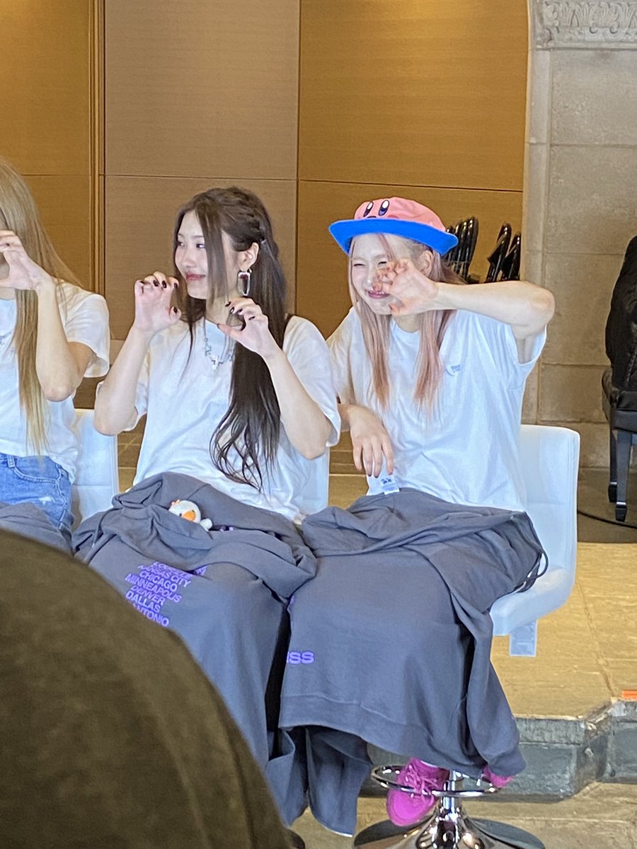 megameows's tweet photo. chaein and swan✨ @RBW_PURPLEKISS 💜🥹 these are so wholesome https://t.co/96LChsLhb7