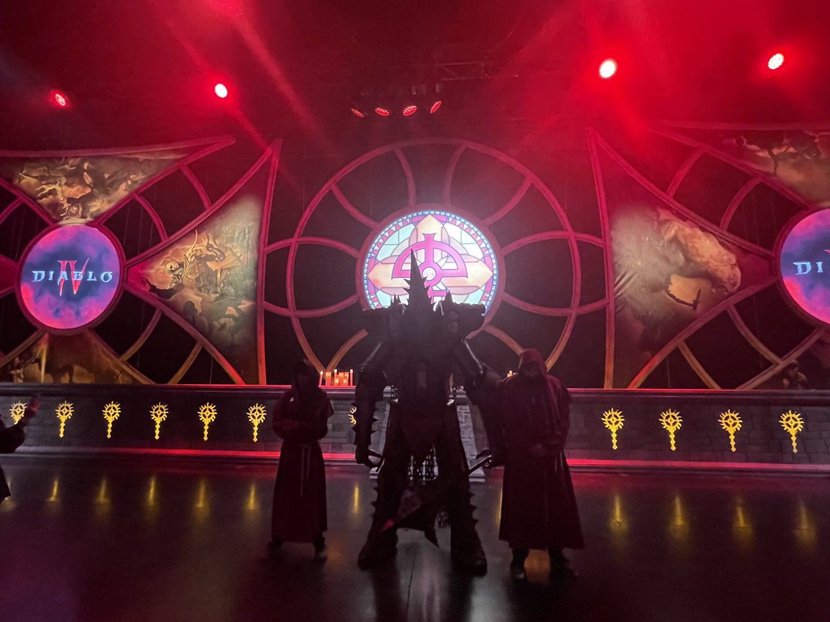 Zalkegeroth's tweet photo. @ericspitlerart figured I should share this cosplay I made for #BlizzCon2023 https://t.co/T6n3gdPLTL