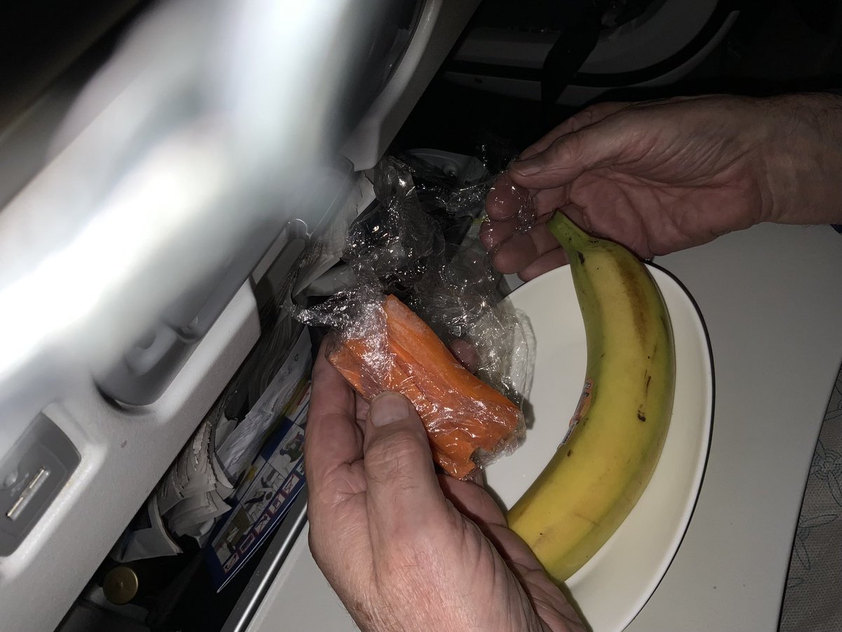 GRLocations's tweet photo. Worst aircraft meal ever ? @britishairways hope it will be better on our return journey Delhi https://t.co/66haXkmFAR