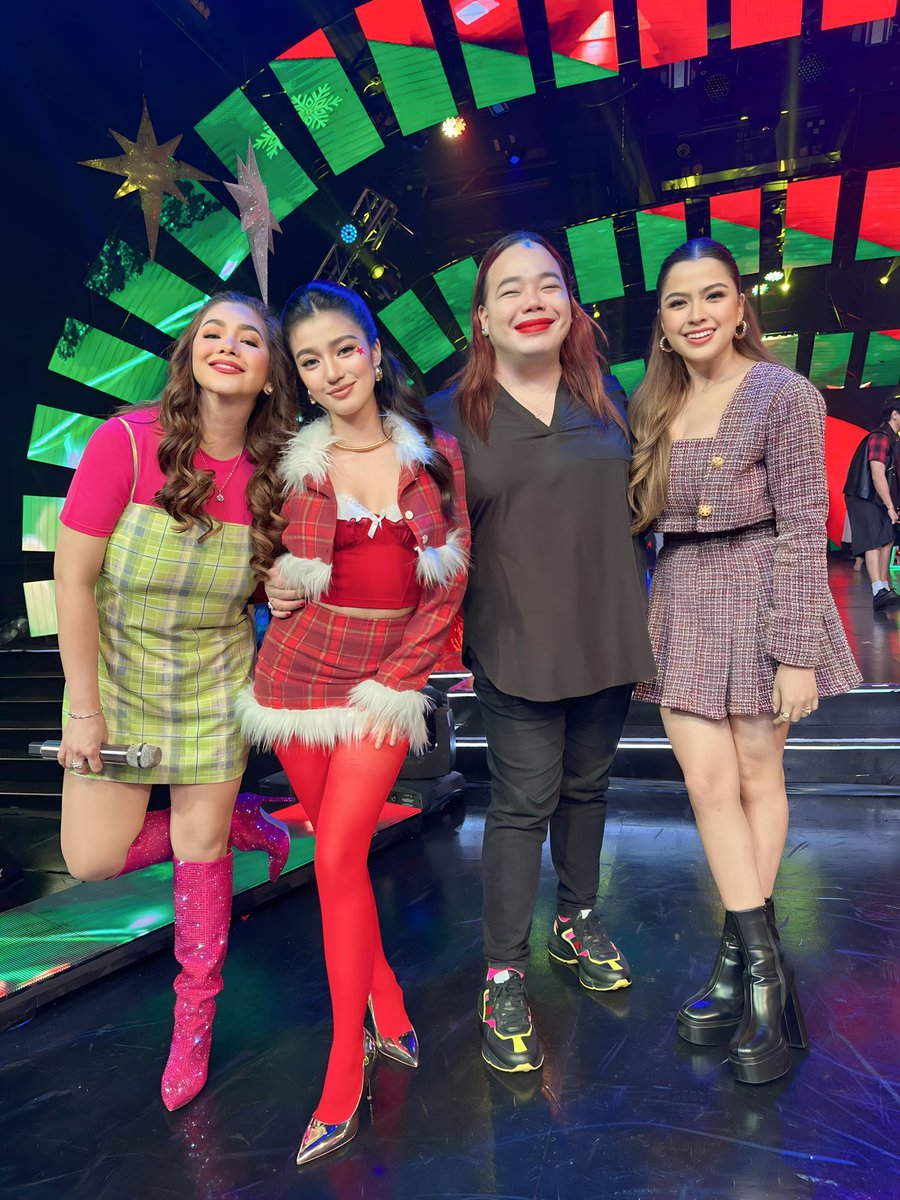 Kami ang nauna, nauna na kaming bumati sa inyo! Ng Merry Merry Christmas! #ASAPSuperCelebration