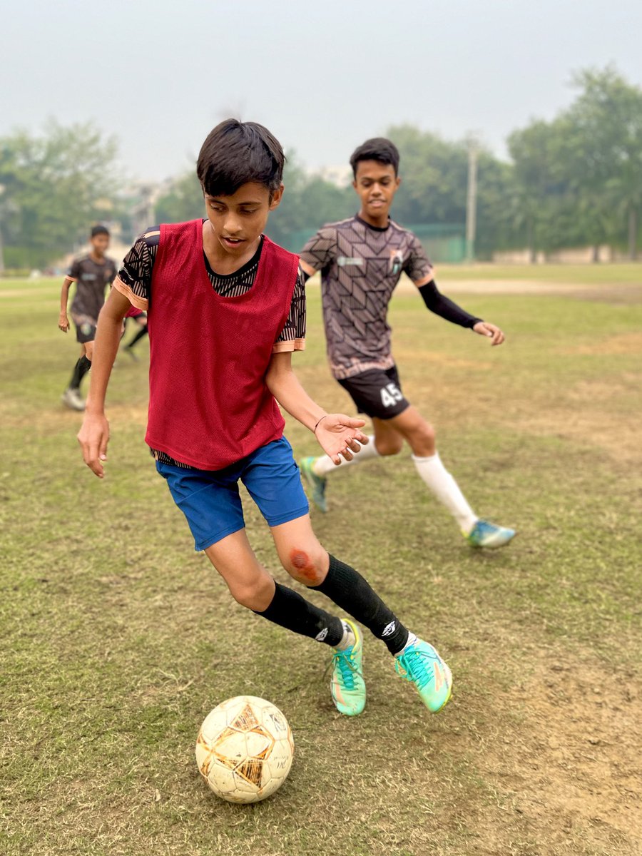 capitalfa2021's tweet image. At 𝐂𝐚𝐩𝐢𝐭𝐚𝐥 𝐅𝐨𝐨𝐭𝐛𝐚𝐥𝐥 𝐀𝐜𝐚𝐝𝐞𝐦𝐲, we believe in unlocking your true potential. 
Our training center is where you discover the best version of yourself on the field. ⚽💪 

Some glimpse of training ⚽️🏃📸 

#TrainToExcel | #CapitalFootballAcademy | #CFADelhi