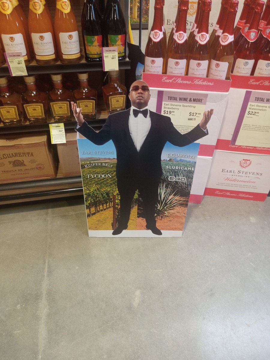 I, #MrMBBlack the #Impressionegro, earlier today saw #TheMogul @E40 at the @TotalWine store on #JeffersonBlvd by #SepulvedaBlvd and #SlausonAvenue in #CulverCity for his Signature #Wines🍷 - #E40 #EarlStevens #Wine🍷 #ECuarenta #KuiperBelt #Sluricane #Tycoon #GoonwithaSpoon🥄