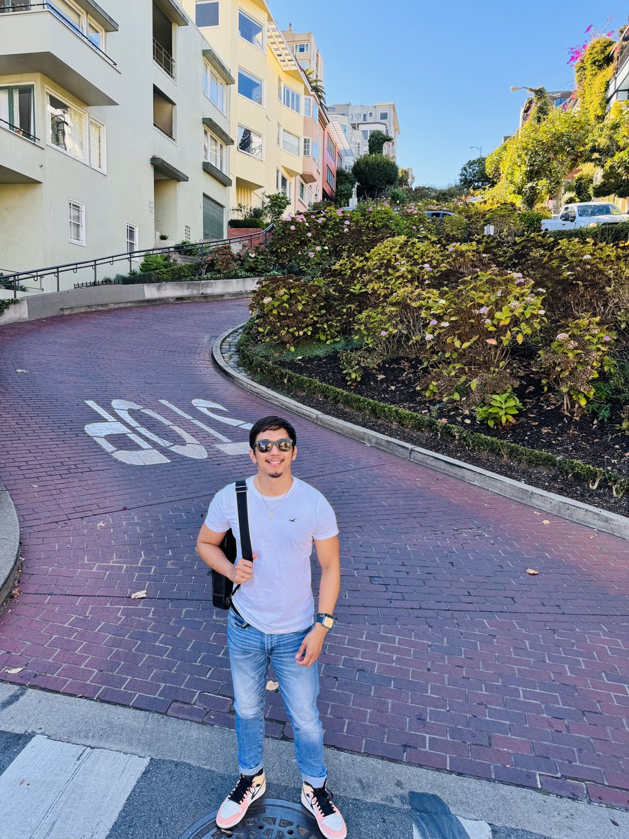 iam_kenito's tweet photo. The Crookedest Street in the World #LombardStreet #SanFo https://t.co/REzfP7adh8