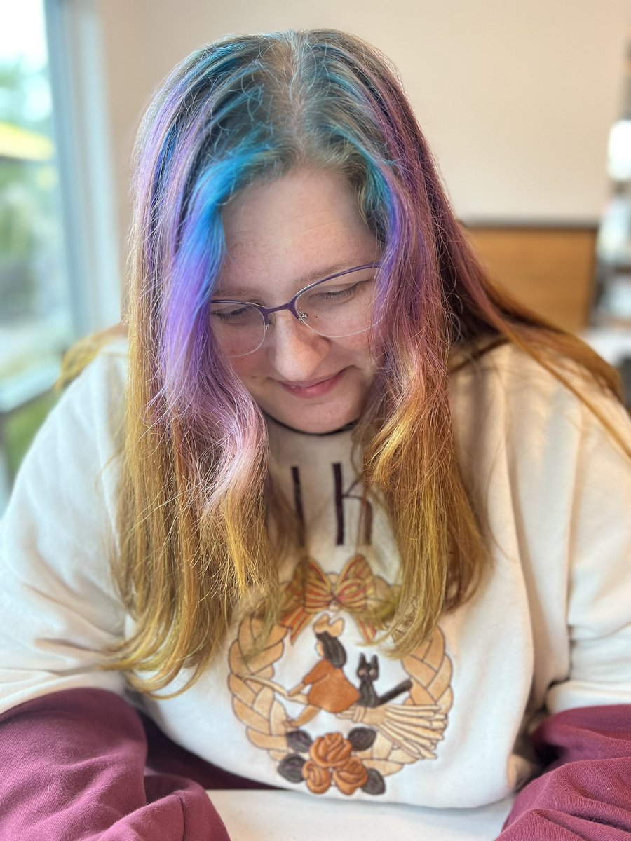 Misspixieice's tweet image. 2023 is almost over what have you “achieved” so far. (Quotes cause you achieved being here and that’s actually a BIG THING) 
Me? I’m still here, I’m still fighting for my life because I deserve to be here.