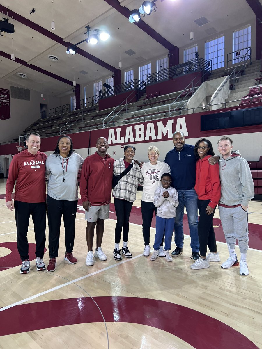 Thank you @CoachCurry @RKellyBamaWBB @UACoachTubner @ColstenThompson @CoachT_Adams for such an amazing day!