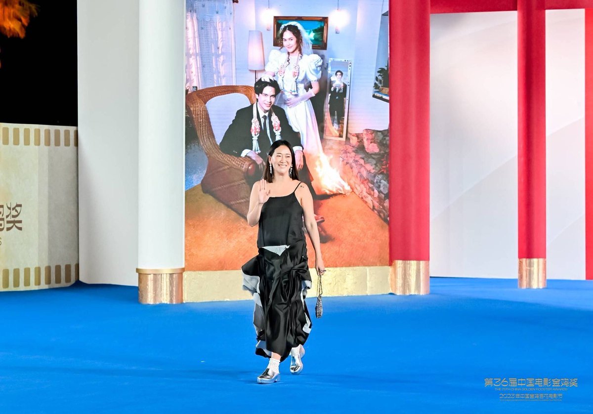 Longlivelove23's tweet photo. ภาพบรรยากาศเทศกาลภาพยนตร์ Golden Rooster Film Festival 2023 ผู้กำกับ มุก ปิยะกานต์ ร่วมเดินพรมแดง ในพิธีแจกรางวัล Golden Rooster ครั้งที่ 36 ในค่ำคืนเมื่อวานนี้

#longlivelove #ลองลีฟเลิฟว์ #goldenroosterfilmfestival https://t.co/AhVbbz6ADa