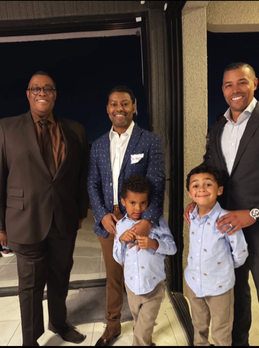CouncilmanCrear's tweet photo. Thank you to my lifelong friend Dr Candace Spann & her husband Dr Marvin Spann for opening your beautiful home in support of a fundraiser for my campaign to be Mayor of Las Vegas. What an amazing turn out & thank you to everyone for believing in our campaign. #CrearForMayor https://t.co/u0ywU95Ewm