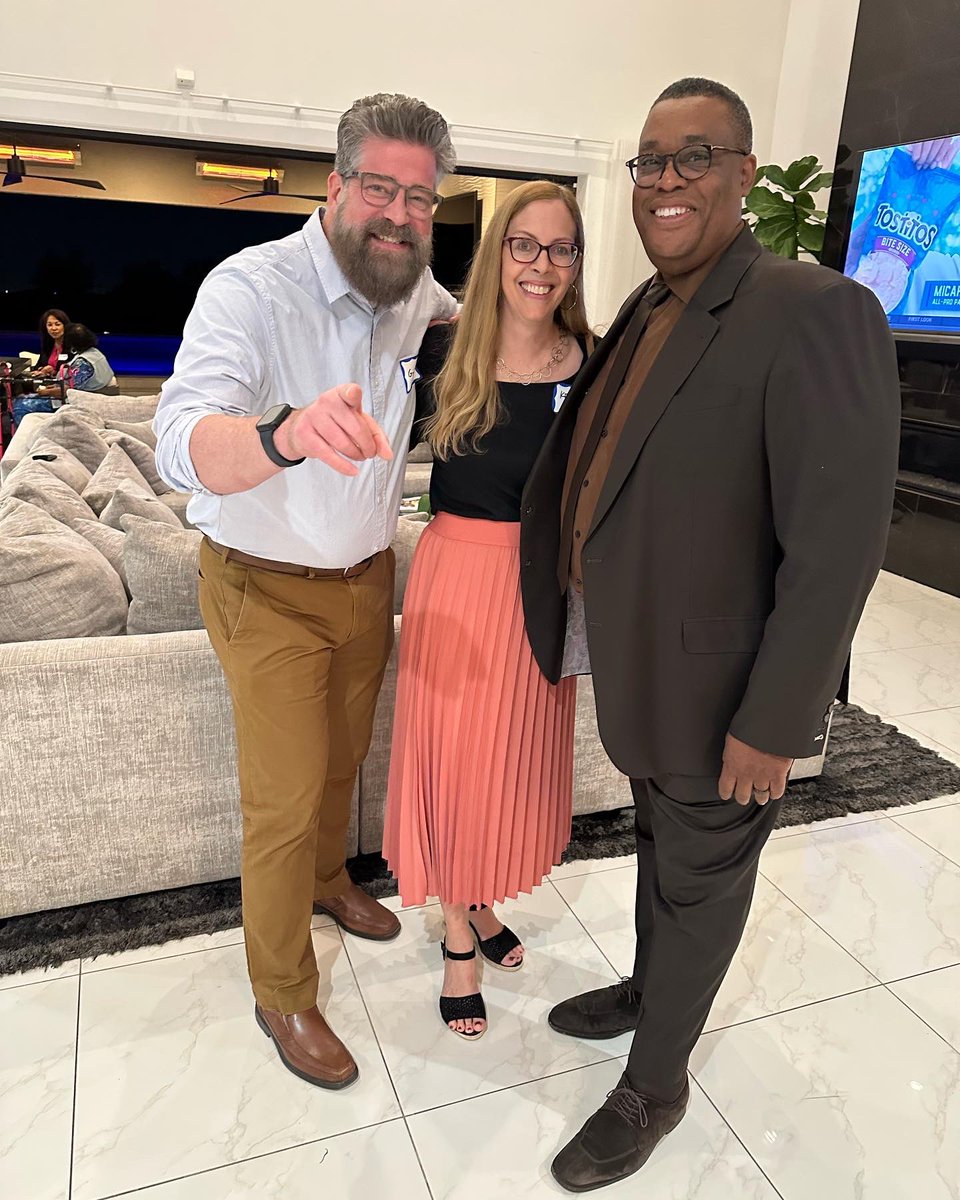 CouncilmanCrear's tweet photo. Thank you to my lifelong friend Dr Candace Spann & her husband Dr Marvin Spann for opening your beautiful home in support of a fundraiser for my campaign to be Mayor of Las Vegas. What an amazing turn out & thank you to everyone for believing in our campaign. #CrearForMayor https://t.co/u0ywU95Ewm