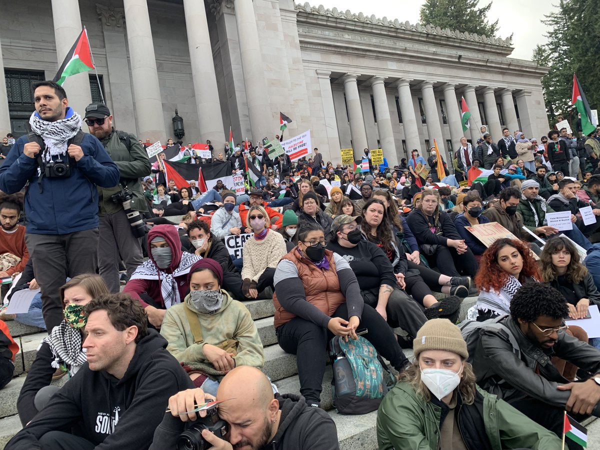Strive_199's tweet photo. Today at the Washington State Capitol https://t.co/jBJJVMauje