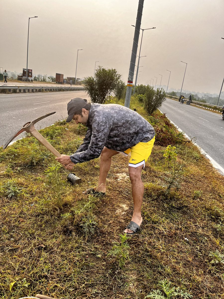 sajeshsudhanshu's tweet photo. @TejYadav14 @DEFCCOfficial @UNEP @IPRD_Bihar @BandanaPreyashi @moefcc @dm_patna @cityofpatna When you plant a tree,U have planted seeds of the future.U cannot survive without water, yet you cannot live without air.Trees are part of our ecosystem that provide air &amp;water. 

Planted 21 trees at  LCT Ghat
05-Nov-23 
Week 42
1129 trees 

#plantforpatna 
#plantforBihar #patna https://t.co/vJSUrR6xJa