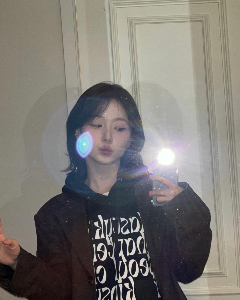 nmixx official instagram update #haewon #해원 (1/3)