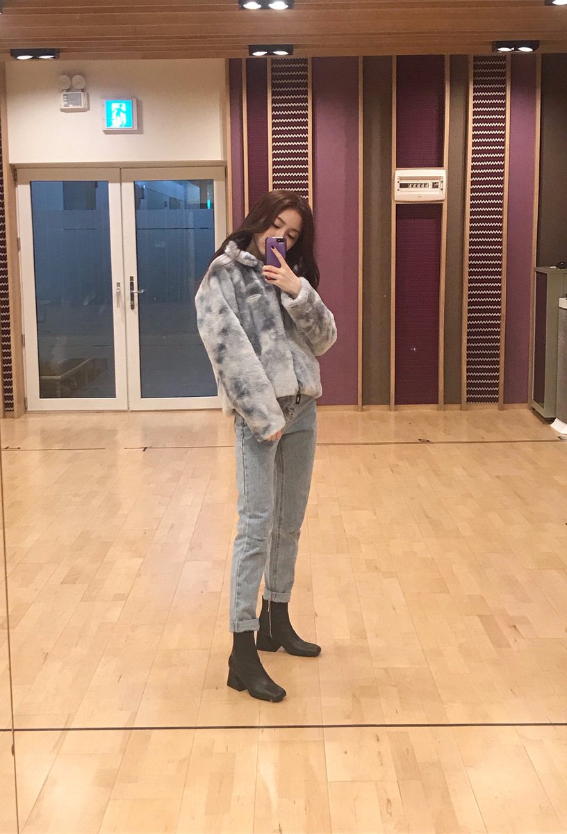 It’s #𝕙𝟷c𝚔y𓋹ྀ𝚍ā𝕪 y aunque haga frío eso no me va a detener de asistir a la #𝔡a𝚝e꯳⃘꤫𝟶𝟺𓈒࣪𝟷𝟷 con mis pancartas listas  para apoyar a @sprout_mp3 

찬훈 ⠀⠀ 𝑙𝗂𝗍𝗍𝗅𝖾 𝑏𝗎𝗇𝗇𝗒 ⠀ ୨୧ #Dayaxa