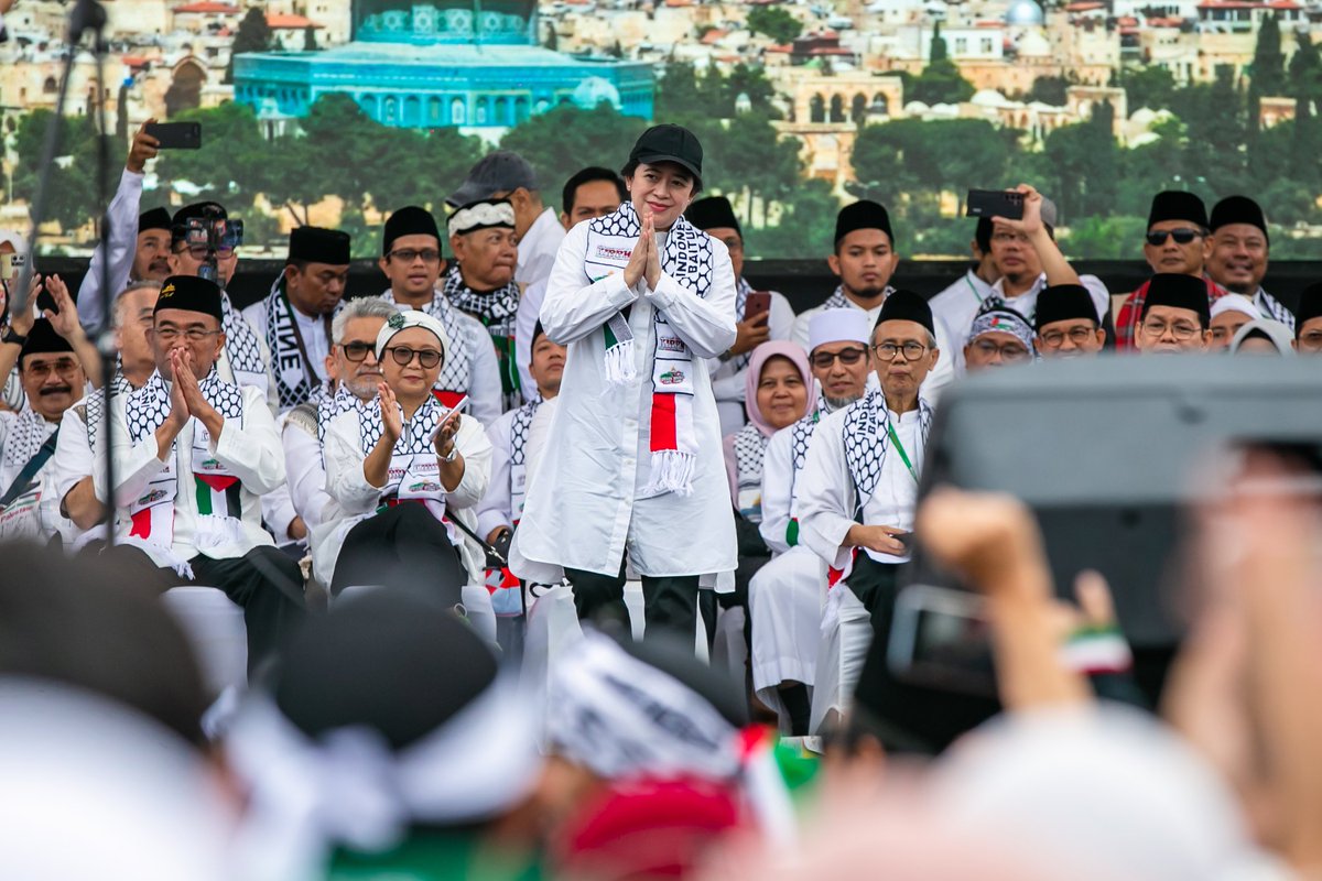 puanmaharani_ri's tweet photo. Ini bukan tentang agama, bukan juga soal politik. Ini tentang manusia, yang dulu sampai kapanpun kami akan selalu berpihak pada kemanusiaan… 😇

Bersama 1,5 juta massa aksi tadi pagi di Monas, Jakarta, kami menyuarakan keberpihakan ini dengan tegas..! https://t.co/xdyMUtpsgb