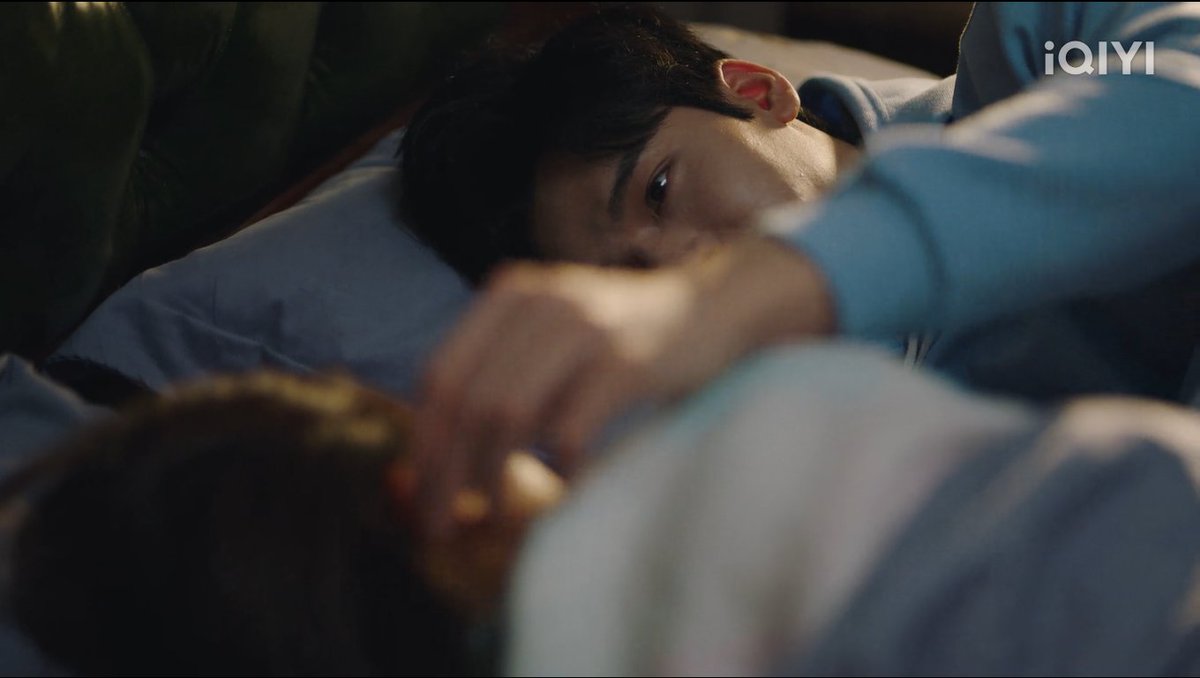 starbbrights's tweet photo. Cozy dream boyfriend Xu Si executing the deadly swoony hair tuck and hand holding moves. 🥰
#GongJun #龚俊 #กงจวิ้น #공준 #ゴン・ジュン #CungTuấn #龔俊 #ကုန်းကျွင်း #俊味仙 #JunWeiXian #RisingWithTheWind #我要逆风去 #徐斯 #XuSi #RisingWithTheWindEP14 https://t.co/DfjCwZDI9A