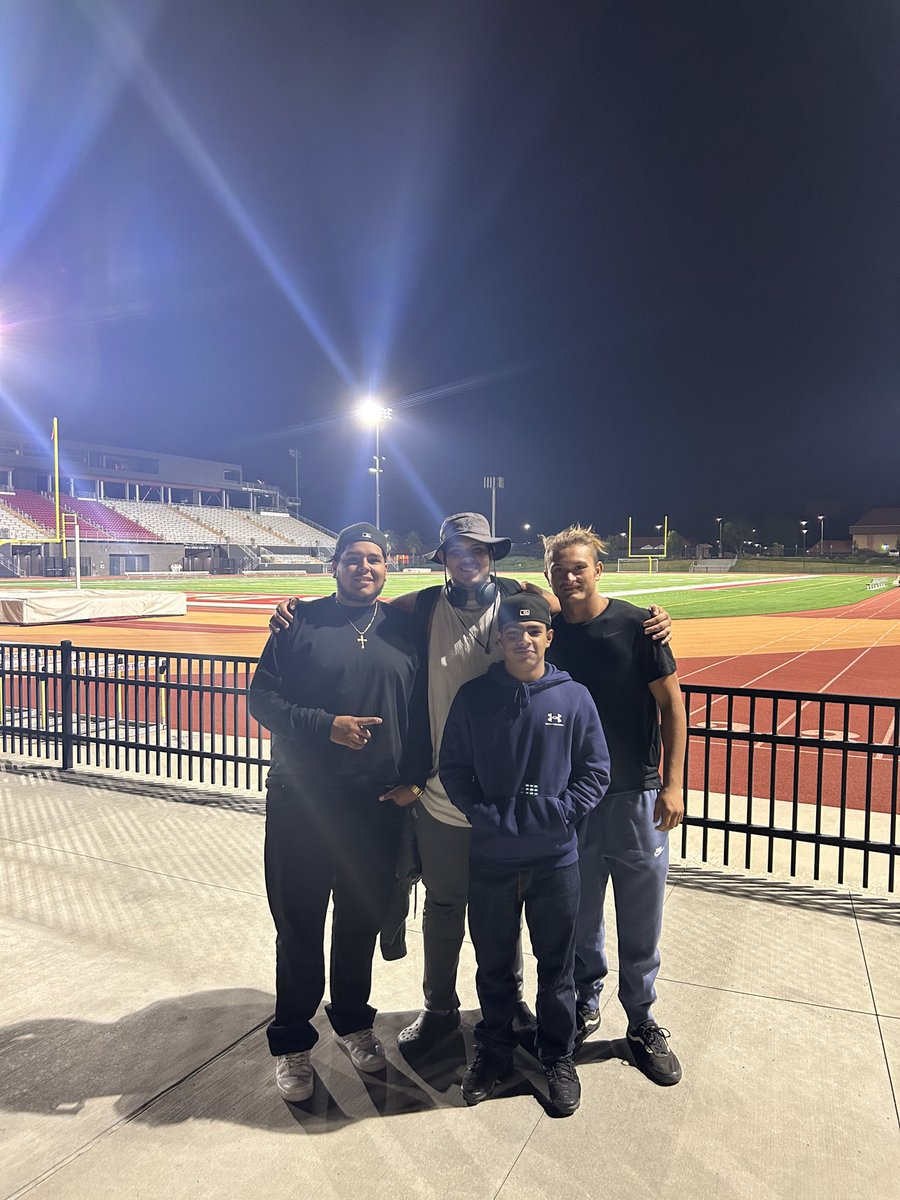 Rodrigo61564886's tweet photo. Ran into a former teammate of mines @Romo_235 along with 2 other teammates @CarlosAmplayo and Noah! https://t.co/bTyQTSIG9N