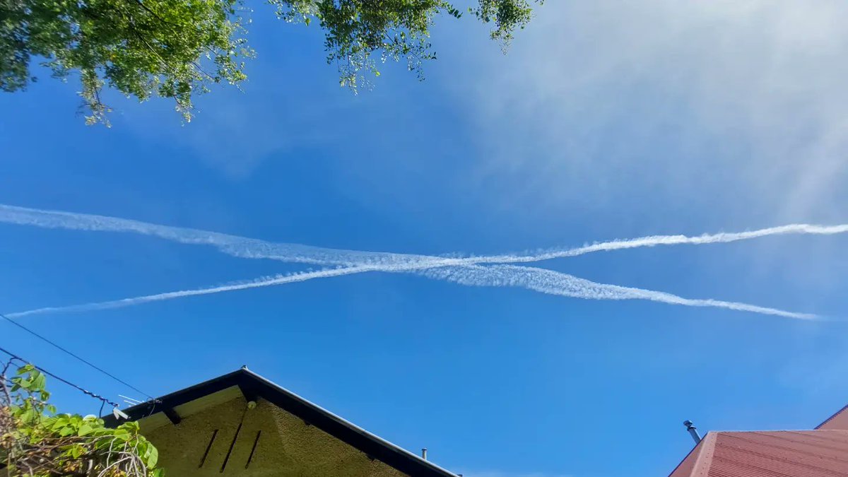 RealFaceHarris's tweet image. Adelaide, SA getting sprayed like bugs again 🪲☣️. 
Wonder if people look up anymore?
 Not "geo-engineering", getting our daily dose of barium chemtrails. 
But continue to trust your government......
@Gia144000 how's your view?