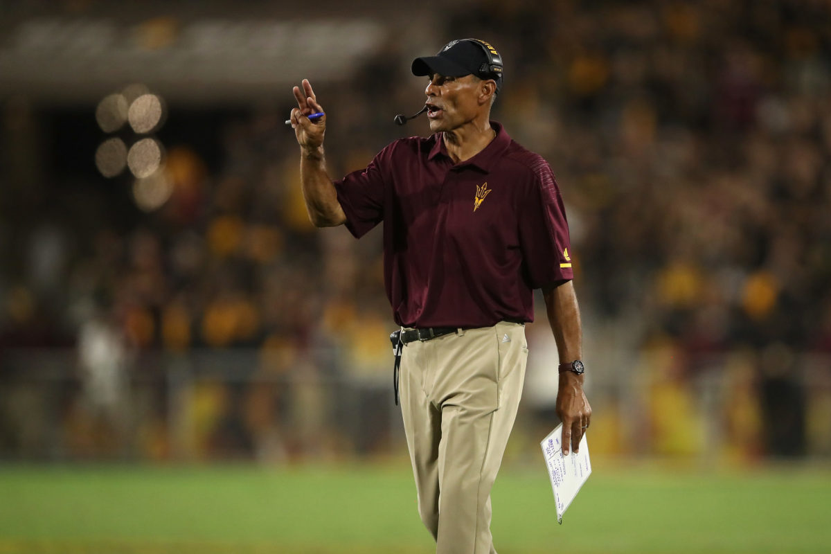 Herm Edwards sobre la vida de un entrenador...

Cuando eres entrenador, no duermes. Siempre estás pensando en cosas para mejorar. Estás pensando en tus jugadores. Siempre hay algo que puedes hacer.  El trabajo nunca está hecho.