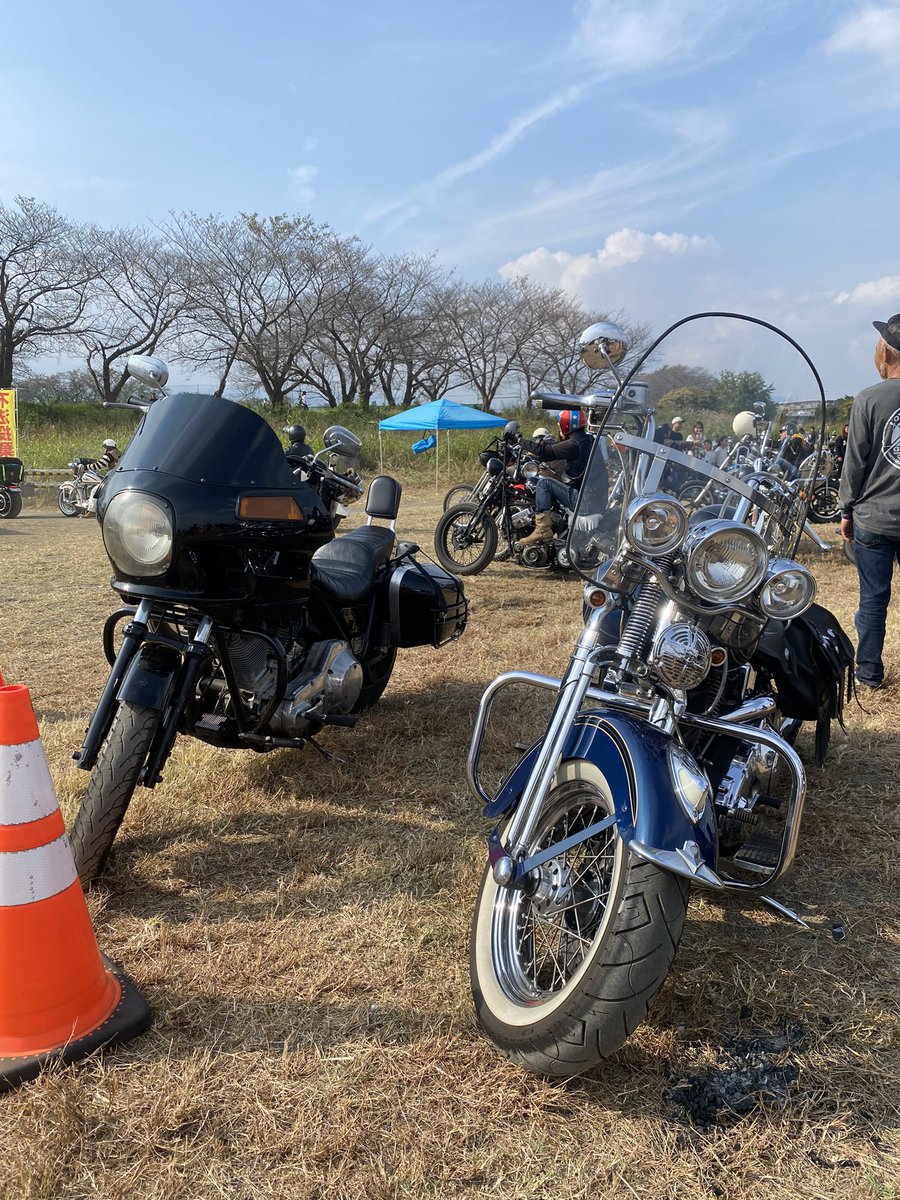 choppermasa0112's tweet photo. この光景と音で
ご飯3杯🍚いける
#vmrs10th #harleydavidson #flsts #fxrt #Owatteruman https://t.co/lhDnaPURiE
