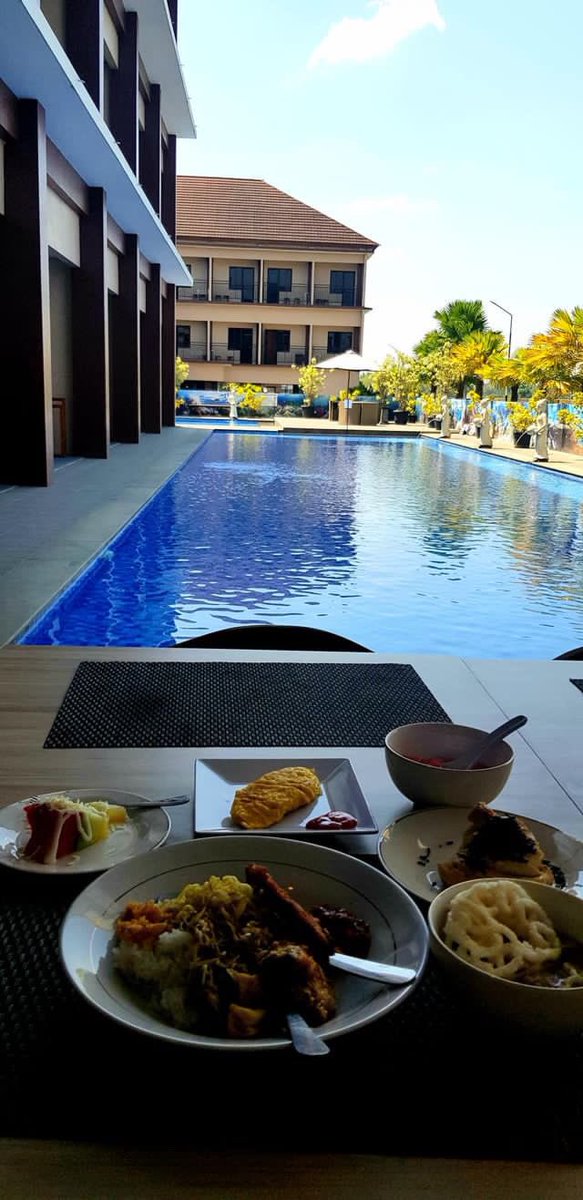 RrAngela_PSPB's tweet image. Breakfast #poolview #grandkanjuruhan #kepanjen