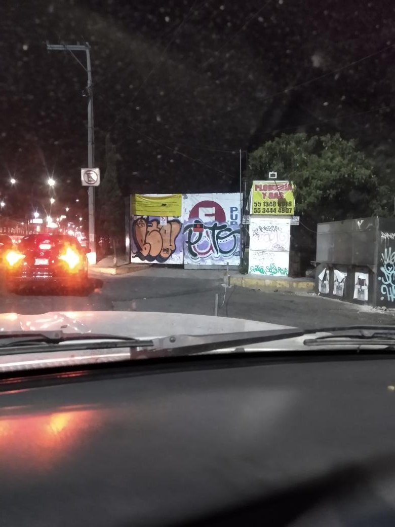 ROZZajaw23's tweet photo. Quiero denunciar la invasión ilegal de un predio en la carretera picacho Ajusco, justo enfrente del six flags, personas violentas y armadas ,lo han tomado; cuando se supone que la @TlalpanAl es el dueño, merece ser devuelto a los ciudadanos @SSC_CDMX @UCS_GCDMX @PDI_FGJCDMX https://t.co/rqP1DP7ArW