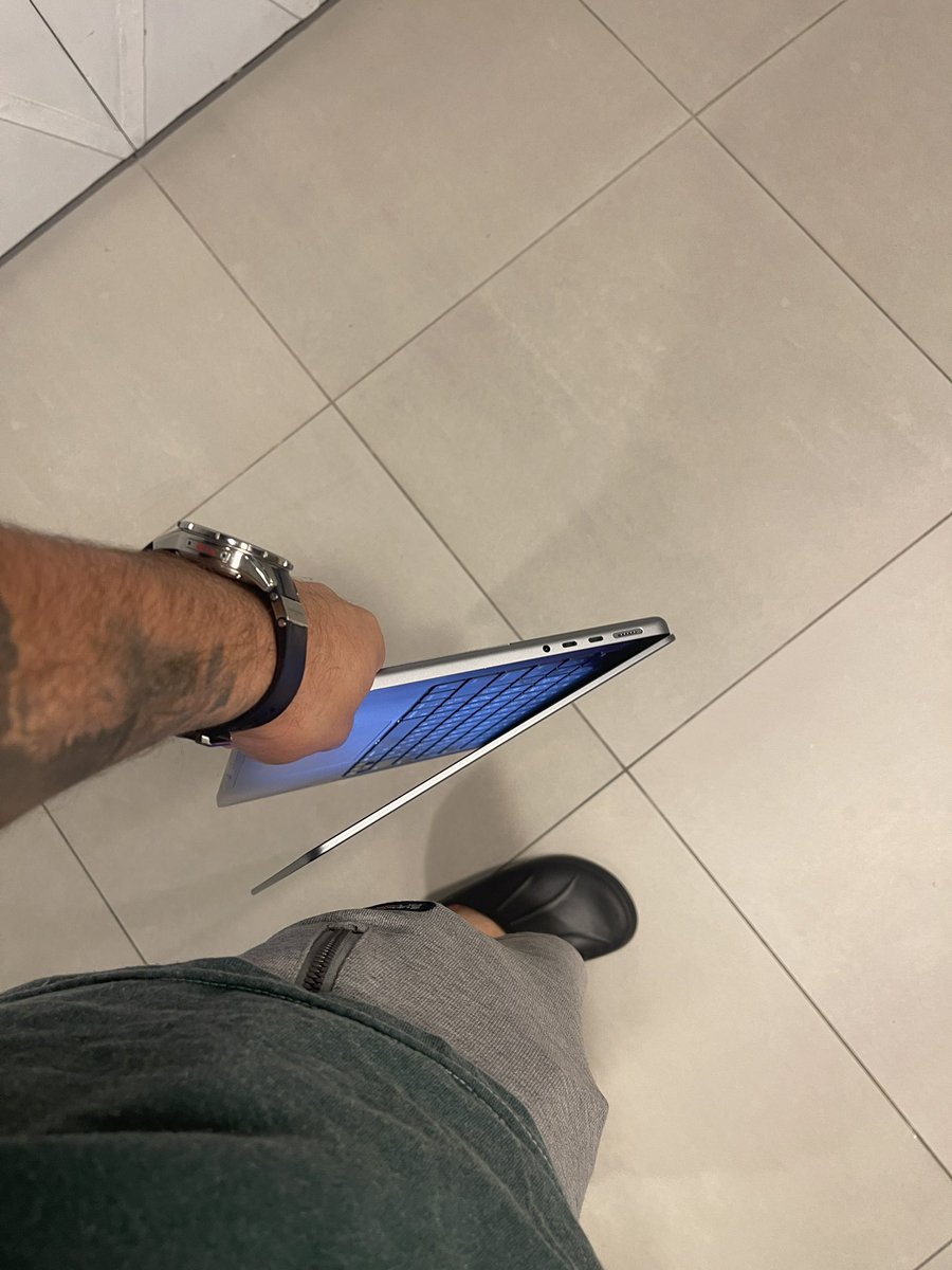 Sysadmins and how they carry their laptops