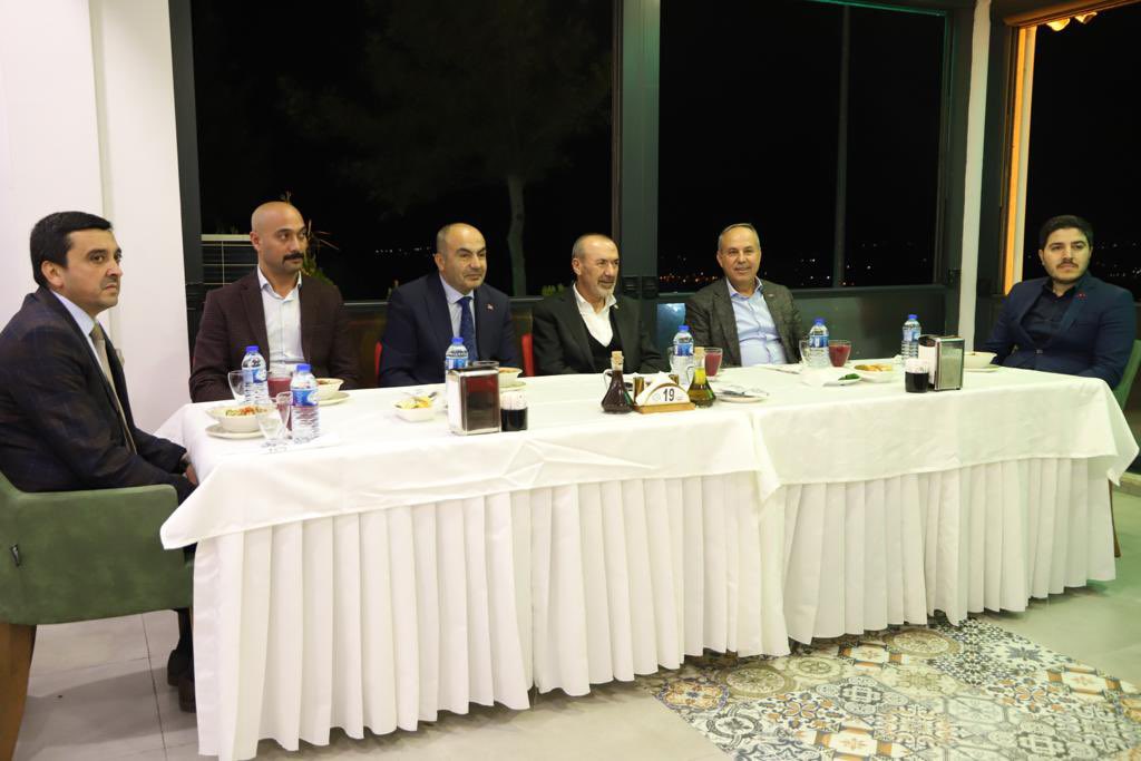 mhp_gaziantep's tweet photo. İl Başkanımız @MBozgeyiktr , Oğuzeli B. Başkanımız @msait27 , Ülkü Ocakları Gaziantep İl Başkanımız @KocyigitEmre27 , İlçe Başkanlarımız ve Yönetim Kurulu Üyelerimiz, Gaziantep ilimize teşrif eden Genel Başkan Yardımcımız Sn. @yasaryldrmMHP ’ı karşılamada bulundular. https://t.co/YxlreLBgbz