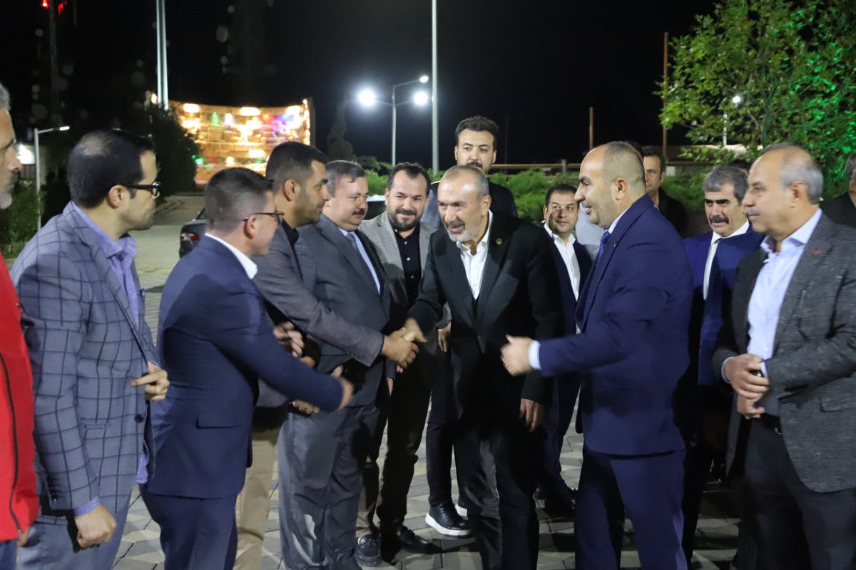 mhp_gaziantep's tweet photo. İl Başkanımız @MBozgeyiktr , Oğuzeli B. Başkanımız @msait27 , Ülkü Ocakları Gaziantep İl Başkanımız @KocyigitEmre27 , İlçe Başkanlarımız ve Yönetim Kurulu Üyelerimiz, Gaziantep ilimize teşrif eden Genel Başkan Yardımcımız Sn. @yasaryldrmMHP ’ı karşılamada bulundular. https://t.co/YxlreLBgbz