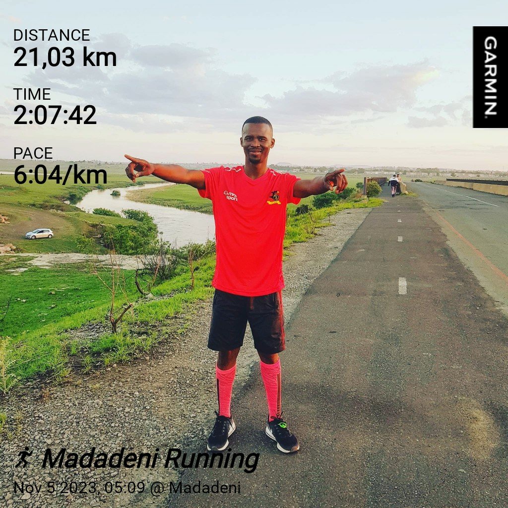 fikstar's tweet photo. 21km morning run
51km/300km challenge
@SphesihleNgobese Thanks for suggesting the 21km for today.. It felt better than yesterday.
#RunningWithSoleAC
#IPaintedMyRun
#FetchYourBody2023
#uhurustriders
#proudmemberofuhurustriders
#fakaimileagechallenge https://t.co/VoOtFttWSg
