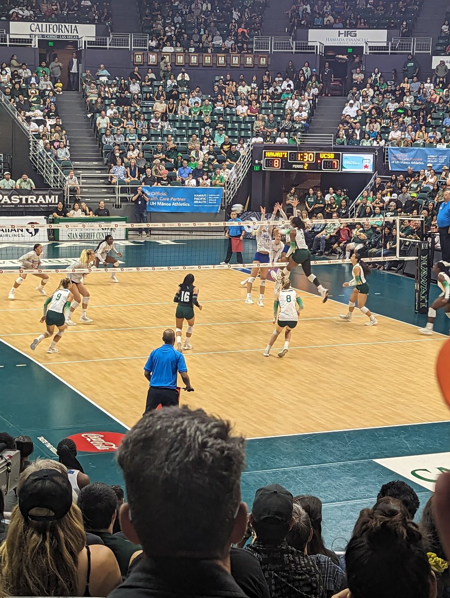 dapherneener's tweet image. Mahalo @HawaiiAthletics for the @HawaiiWVB tickets! 🌺🌈🤙🏻
#LetsGoBows
#SistahHood