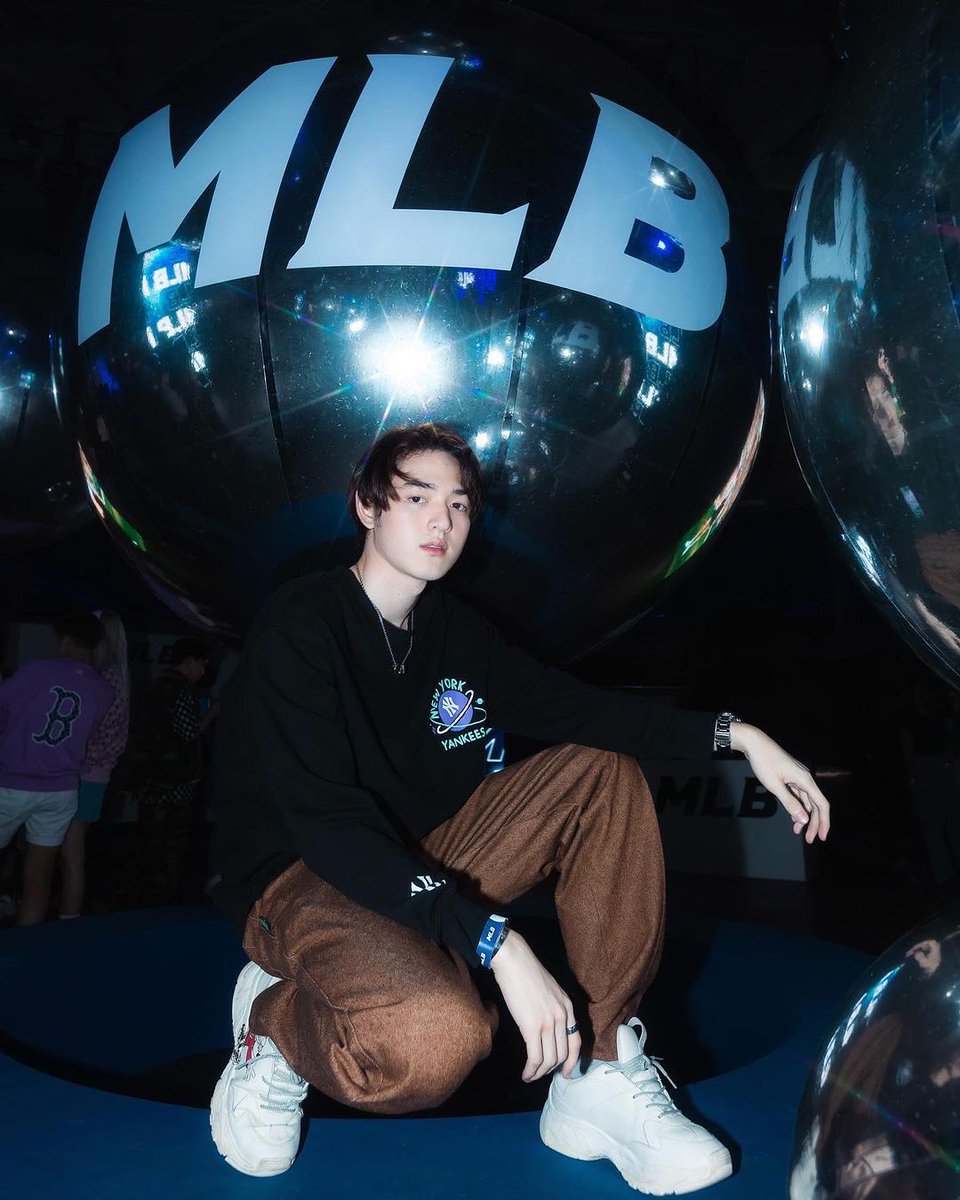 KAD8LAND's tweet photo. Update IG : @kadploysupa 

💬 : MLB Thailand ฉลองครบรอบ 5 ปี จะพลาดได้ไง🥰
⛓️ https://t.co/swqUinXIri

#MLBTH5thAnniversary
#MLBThailand #MLBcrewth 
#กาดไม่ใช่การ์ด 🍀 
#KADLAND 
#KadploysupaIGUpdate https://t.co/hZTvF2mS3J