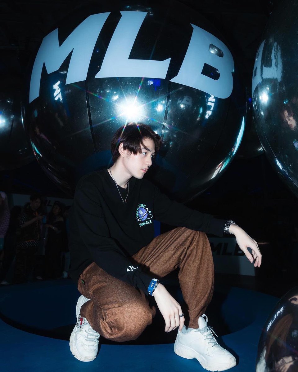 KAD8LAND's tweet photo. Update IG : @kadploysupa 

💬 : MLB Thailand ฉลองครบรอบ 5 ปี จะพลาดได้ไง🥰
⛓️ https://t.co/swqUinXIri

#MLBTH5thAnniversary
#MLBThailand #MLBcrewth 
#กาดไม่ใช่การ์ด 🍀 
#KADLAND 
#KadploysupaIGUpdate https://t.co/hZTvF2mS3J