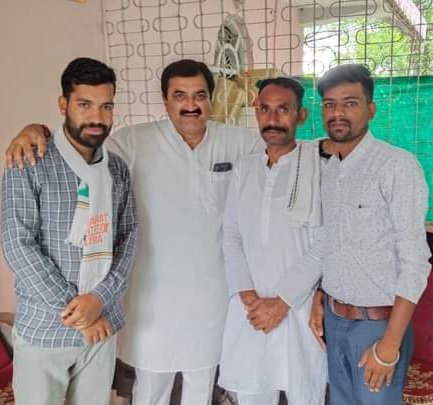 इंदौर विकास प्राधिकरण के पूर्व उपाध्यक्ष परम् आदरणीय  रघु  परमार जी को म.प्र.कांग्रेस कमेटी उपाध्याक्ष तथा AICC पर्यवेक्षक ( Indore -5 से Star ⭐ प्रचारक ) बनने पर बहुत बहुत बधाई ।💐💐💐
<a href="/RahulGandhi/">Rahul Gandhi</a> 
<a href="/digvijaya_28/">Digvijaya Singh</a> 
<a href="/OfficeOfKNath/">Kamal Nath</a> 
<a href="/JVSinghINC/">Jaivardhan Singh</a> 
<a href="/RaghuPOnline/">Raghu Parmar</a>