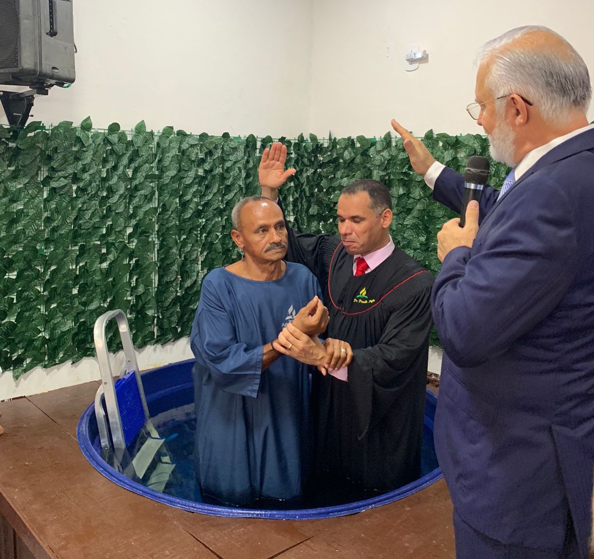 AdventistasARF's tweet photo. E como igreja organizada, já aconteceram os primeiros batismos, como resultado das frentes evangelisticas, Projetos Reencontro e Roupão da Fé, ambos desenvolvidos pela Secretaria da igreja e  Desbravadores. #VemComigo #EuVou https://t.co/3aLTAf9bWB