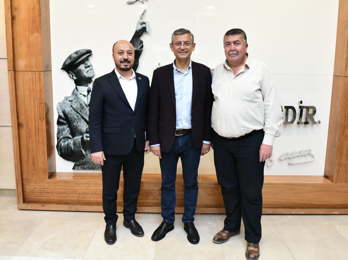 Cumhuriyet Halk Partisinin 38. Olağan Kurultayında Genel Başkanımız olarak seçilen Sayın Özgür Özel’i kutluyor, başarılar diliyorum…
<a href="/eczozgurozel/">Özgür Özel</a>