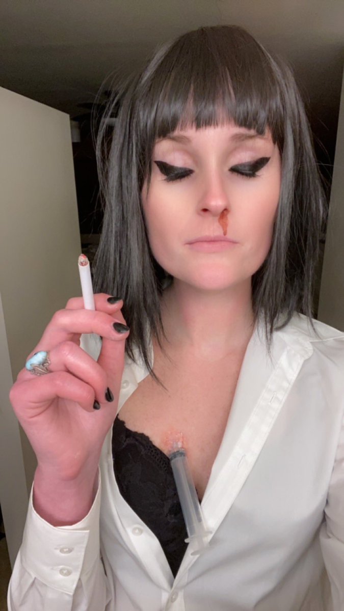 MollyOnMars's tweet photo. I gorilla glued this syringe to my chest and it still wasn’t as painful as someone saying they loved pulp fiction and had no idea who I was. https://t.co/YhEwF2X1hc