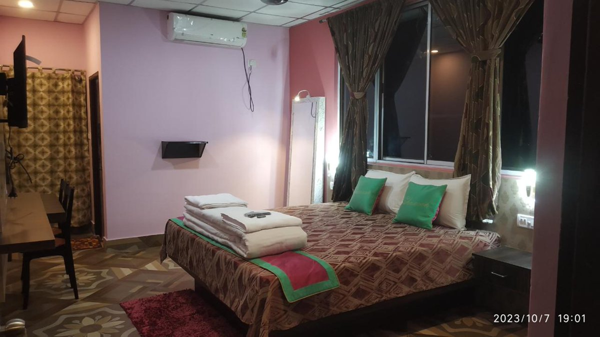 NeilHotel tweet picture