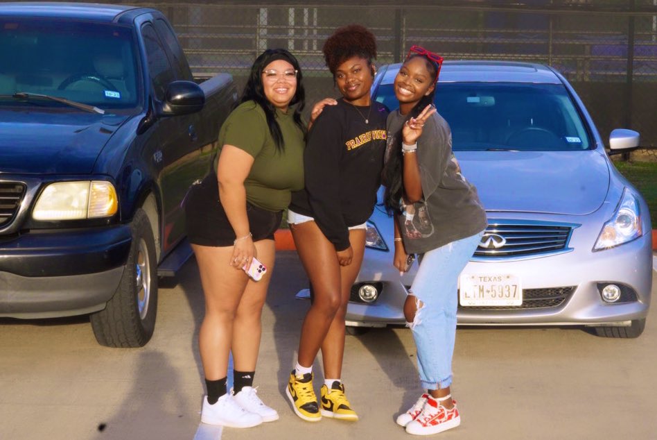 htxarion's tweet photo. #pvhoco23 #pvamu #HomecomingontheHill #PVHOLICS5 #pvamutailgate #explore pretty girls go to pv💛💜💛💜🐾 https://t.co/IXwuy9T9S5