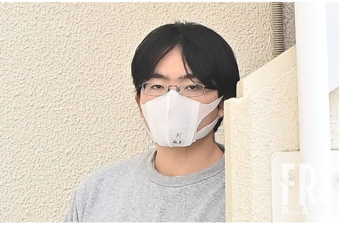bakusai_com's tweet photo. 【驚愕】鬼畜ロリコン教師・水沼宏嘉(妻子あり)、小学生女児に3ヶ月で15回も避妊なしセ◯クス初公判

水沼被告は大学時代から小児性愛者向けのマンガを何冊も購入し、自宅に保管していたことが警察の捜査で明らかになっている。

まさに外道！

#鬼畜ロリコン教師 #水沼宏嘉 https://t.co/hTXn8sw6M8