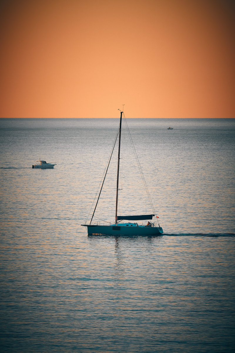 #Sea passersby

📸 Fujifilm X-T4

📷 Fujinon XF 100-400mm F4.5/5.6 R LM OIS WR 

⚙️ Distance 203.7 mm - ISO 160 - f/8.0 - Shutter 1/500

#altafulla #seascape #seaside #water #horizon #mediterranean #mediterraneansea #boats #sailboat #fishing #fishermen #fishingrods #sail #sailing…