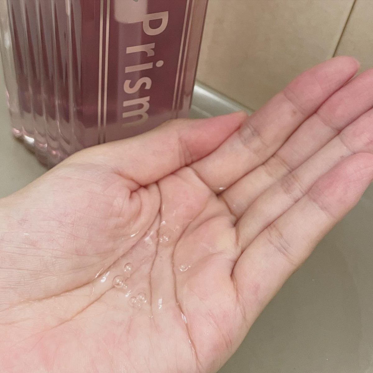 EthoesProtocol's tweet photo. 【レポート】 &amp;Prism MIRACLE SHINE シャンプー／ヘアトリートメントを使っています！
こちらは髪の理想的な輝きに着目したプラチナ美容シャンプー／トリートメント。

輝きを失いつつある私のダメージ毛。。
とにかく早く助けてあげねば！と期待して使い始めました。 https://t.co/6BtnTmcmRc