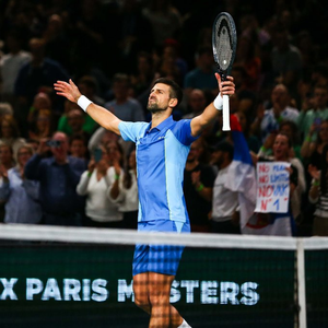 IANSKhabar's tweet image. नोवाक जोकोविच (#NovakDjokovic) ने पेरिस मास्टर्स (#ParisMasters) के सेमीफाइनल में अपना सही रिकॉर्ड बरकरार रखा, क्योंकि दुनिया के नंबर 1 खिलाड़ी ने पांचवीं वरीयता प्राप्त आंद्रेई रुब्लेव को 5-7, 7-6(7-3), 7-5 से हरा दिया और एटीपी मास्टर्स (#atpMasters) 1000 में रिकॉर्ड-विस्तारित…