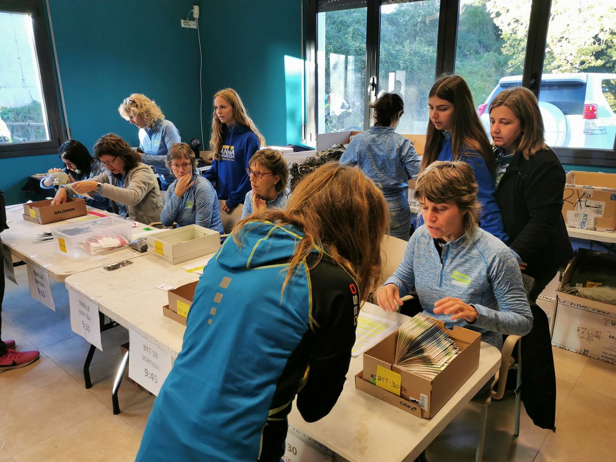 BOOOONNNN DIIIIAAAAA!!!
Al lloro que estem donant dorsals des de les 7:30 a l'edifici dels safarejos, no us hi adormiu que després tot són presses 😜🔪🔪🔪🔪

#Panna23 #JoSocDelPanna