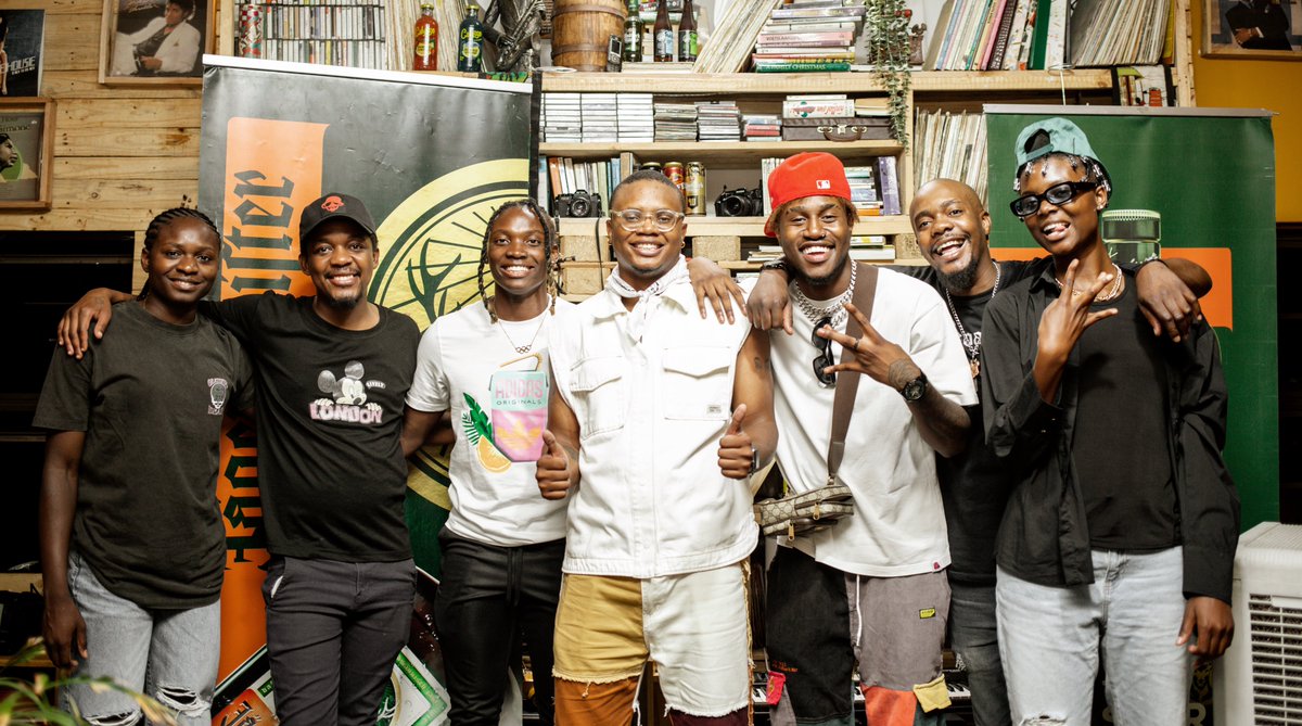 COMEDYHOURSTAGE's tweet photo. Vinyls Comedy Hour - #TheRoastofYeezir  📸 by @PekeXI 

Thank you for coming out💛 see you all in December again.

🎞️ https://t.co/nbgHXj3Zdh https://t.co/UC6ruTfLvL