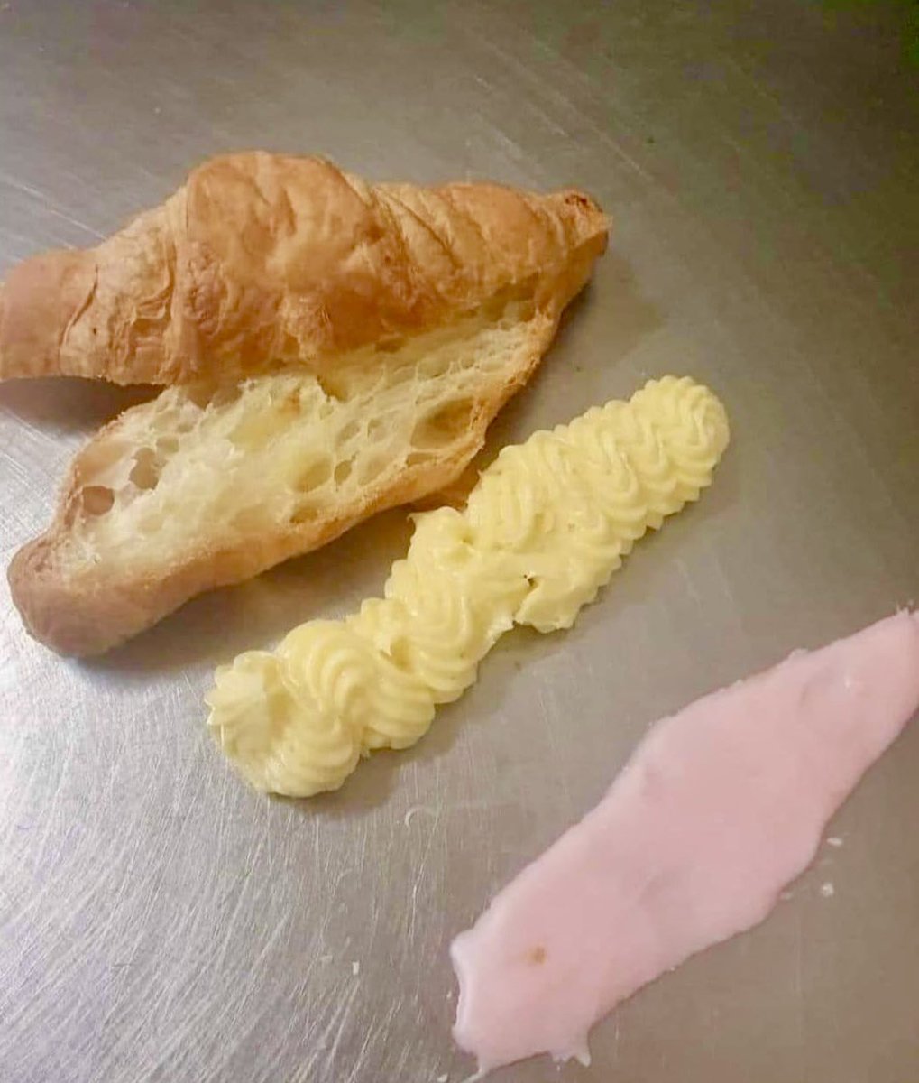 Humor_en_lol's tweet image. Nu verkrijgbaar: DE MIS-POUCE 😅

#crompouce